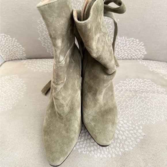 Banana Republic Olive Heeled Boots Suede Finish Tie Bow in back see all pics - Picture 2 of 11